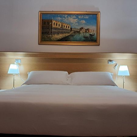 Hotel Tito 2 Mestre Extérieur photo