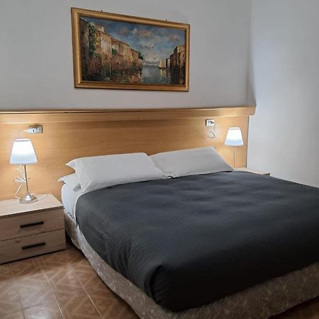 Hotel Tito 2 Mestre Extérieur photo