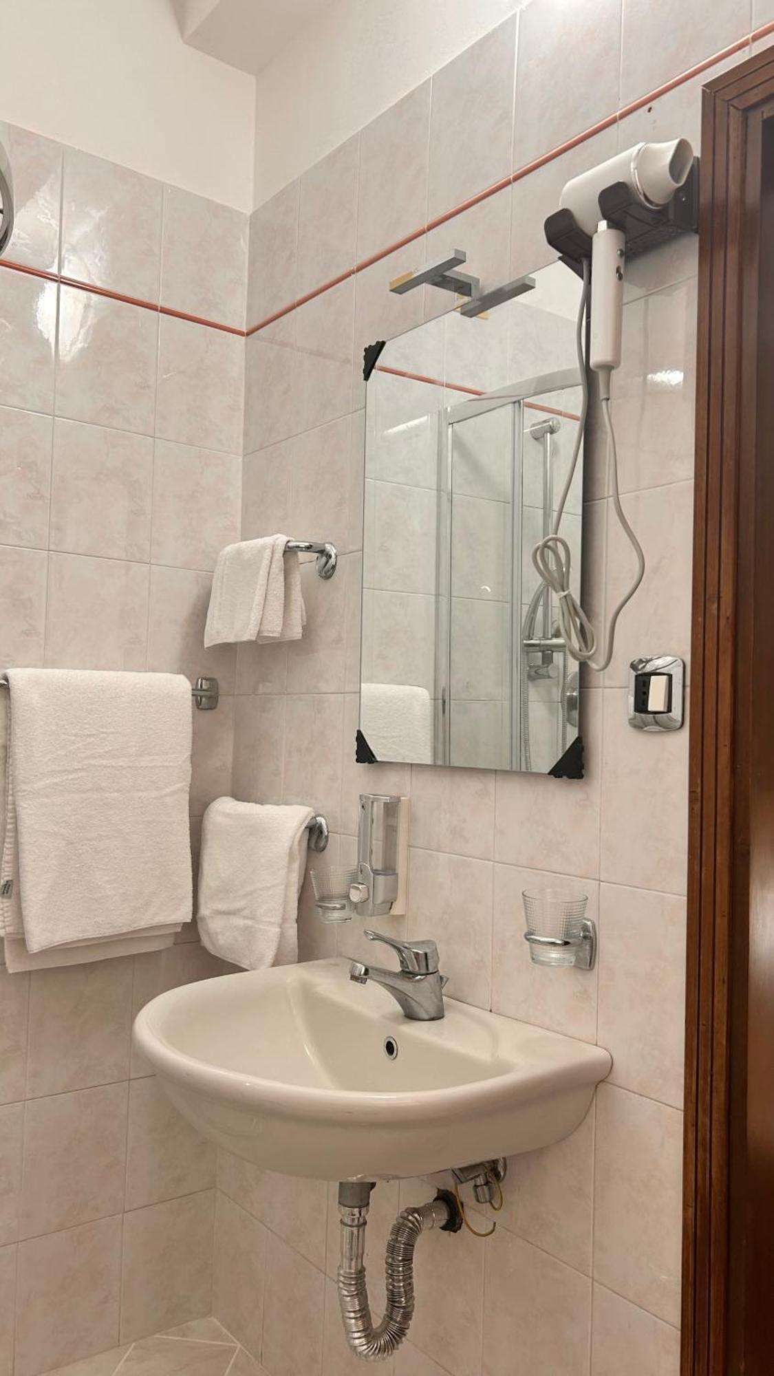Hotel Tito 2 Mestre Extérieur photo