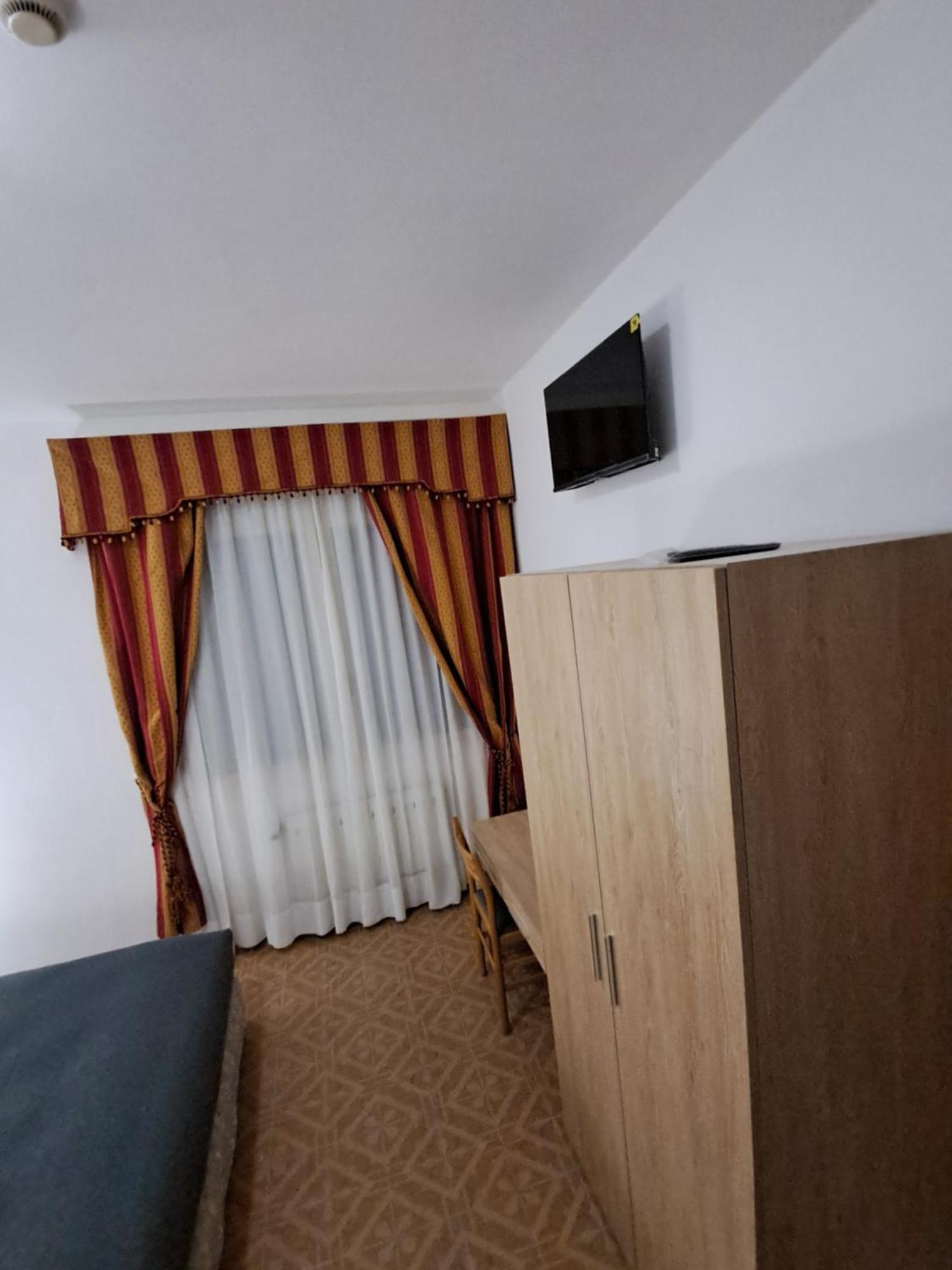 Hotel Tito 2 Mestre Extérieur photo
