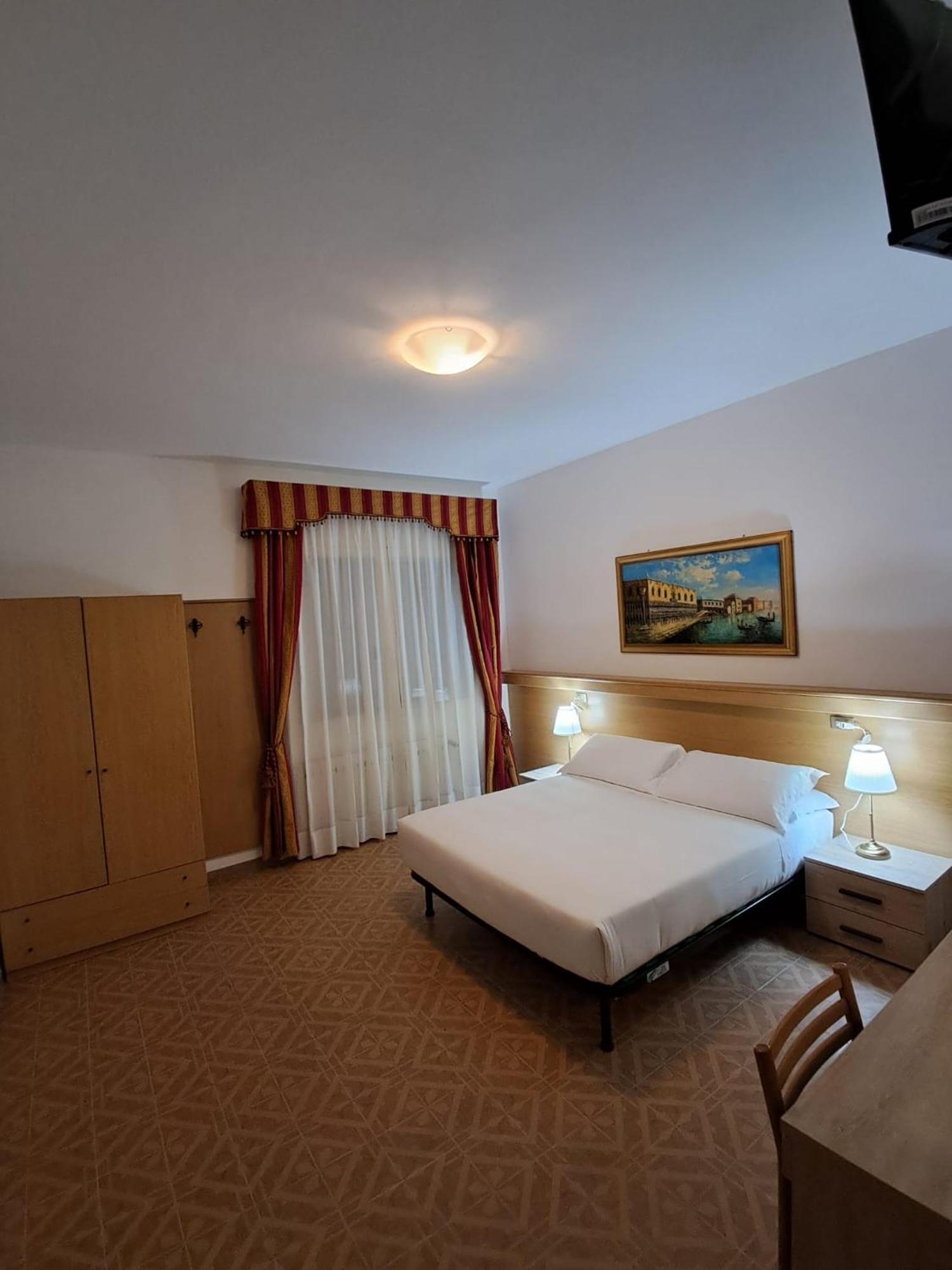 Hotel Tito 2 Mestre Extérieur photo